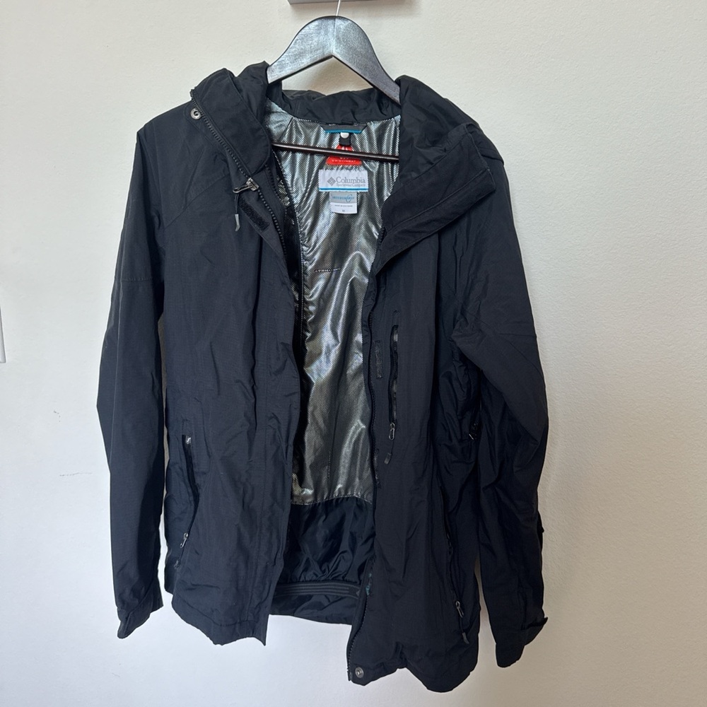 Columbia Women’s Black Raincoat